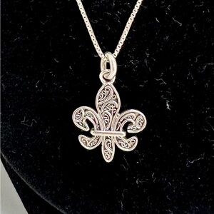 LORI BONN Sterling Silver FLEUR DE LIS Filigree Scroll Pendant Necklace